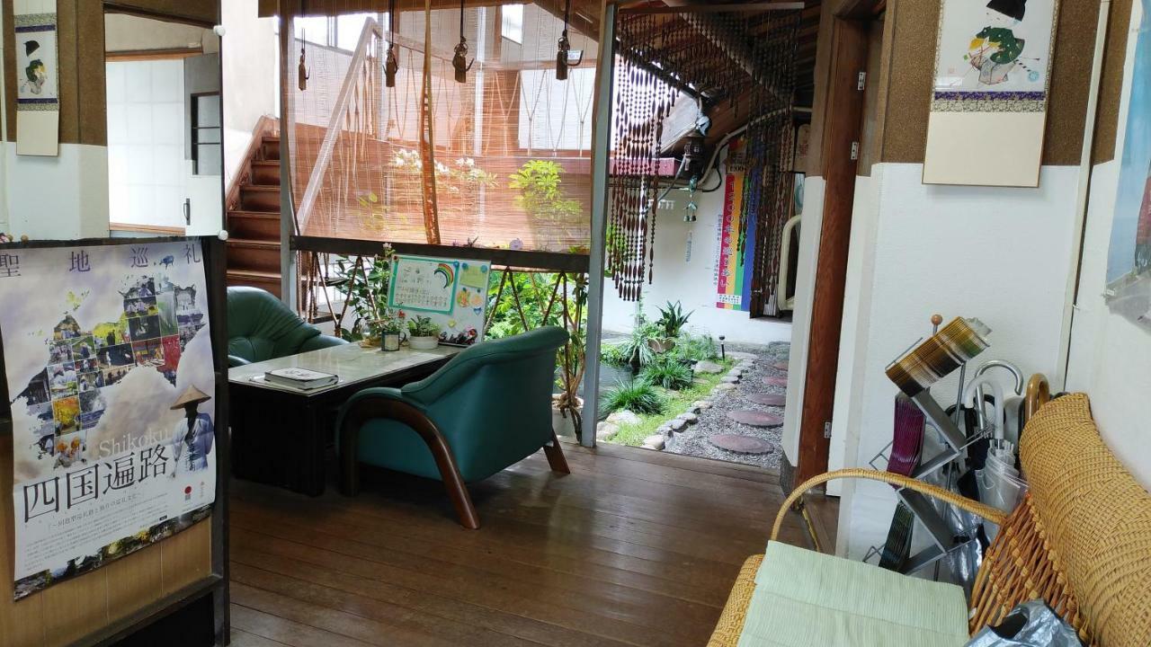 Walking Pilgrimage Hotel Tokiwa Ryokan Ozu  Εξωτερικό φωτογραφία